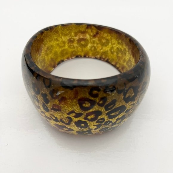 LUCITE BANGLE BRACELET, ANIMAL LEOPARD PRINT CONFETTI GLITTER CHUNKY JEWELRY 70s - Picture 5 of 6